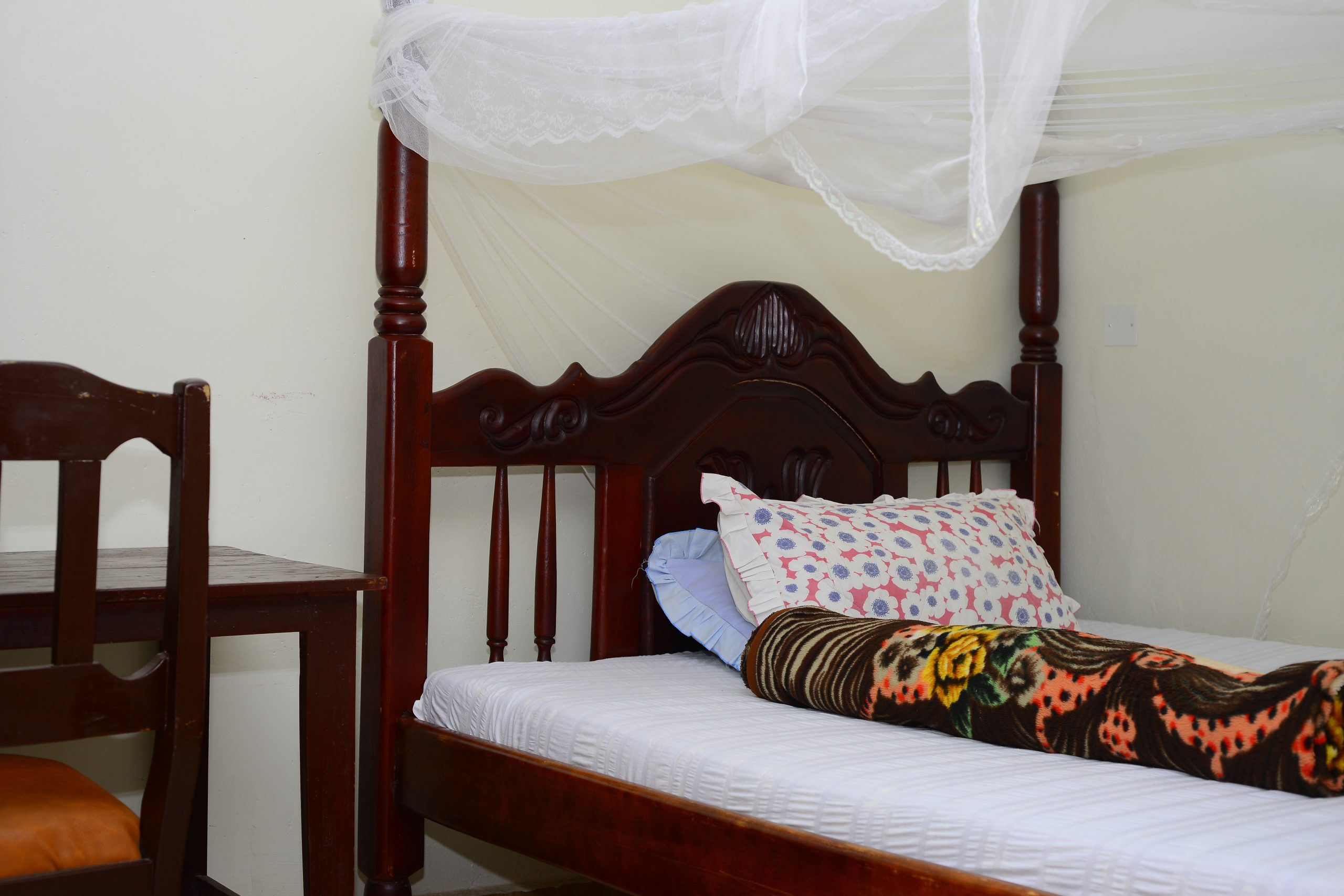 london image hotel kabale guest room