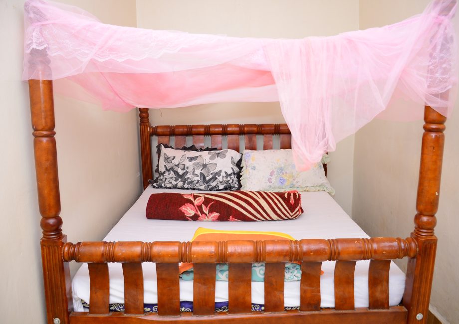 london image hotel kabale guest room